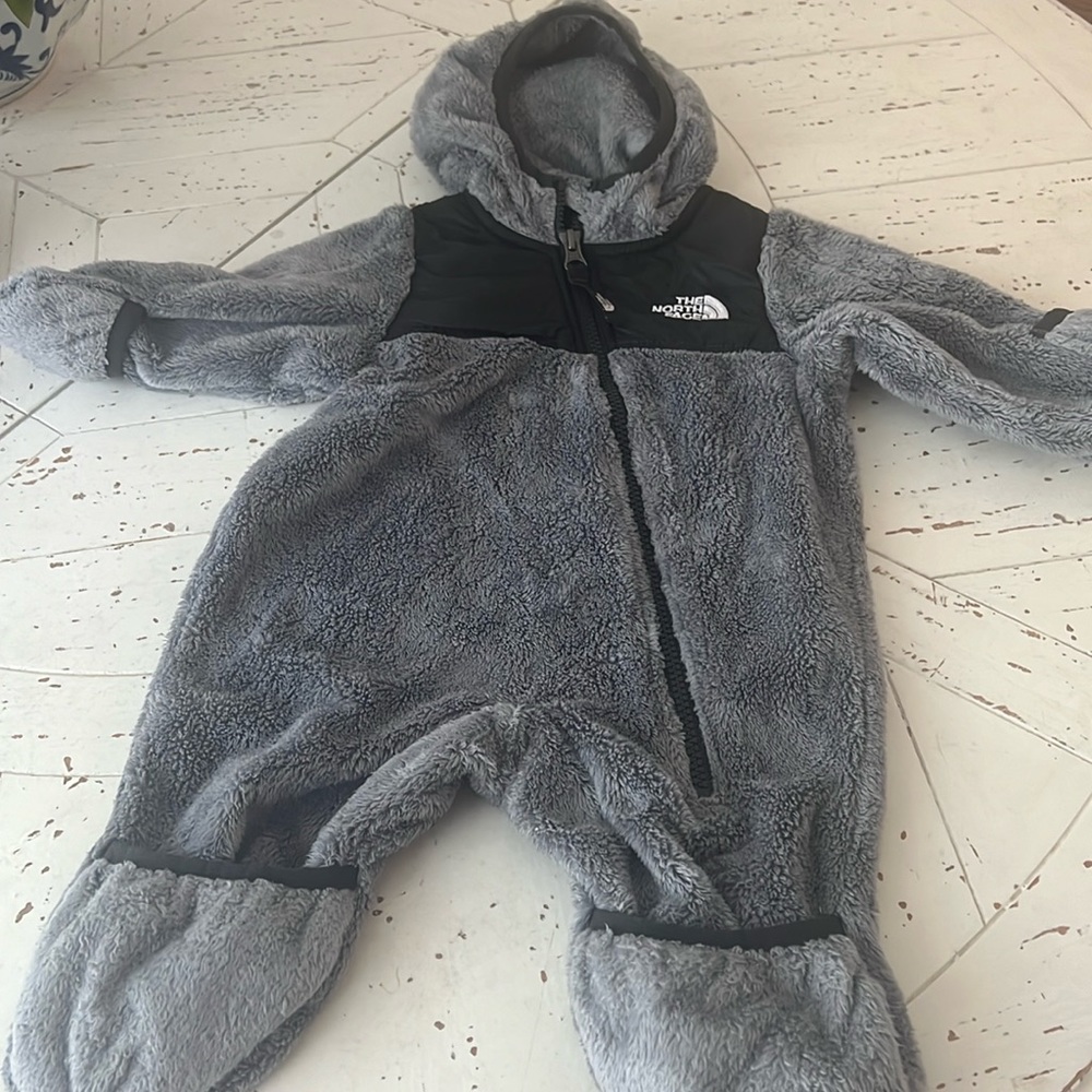 Adorable North Face Newborn to 3 month zip up